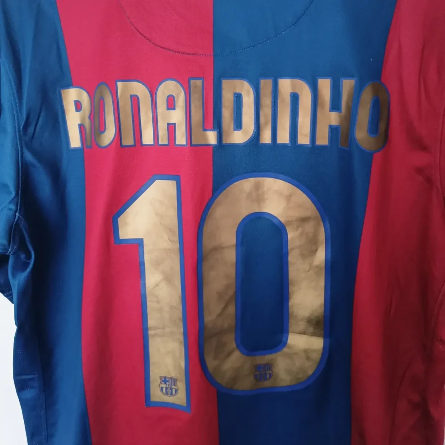 Authentic FC Barcelona 2006/2007 Home Shirt - Ronaldinho #10