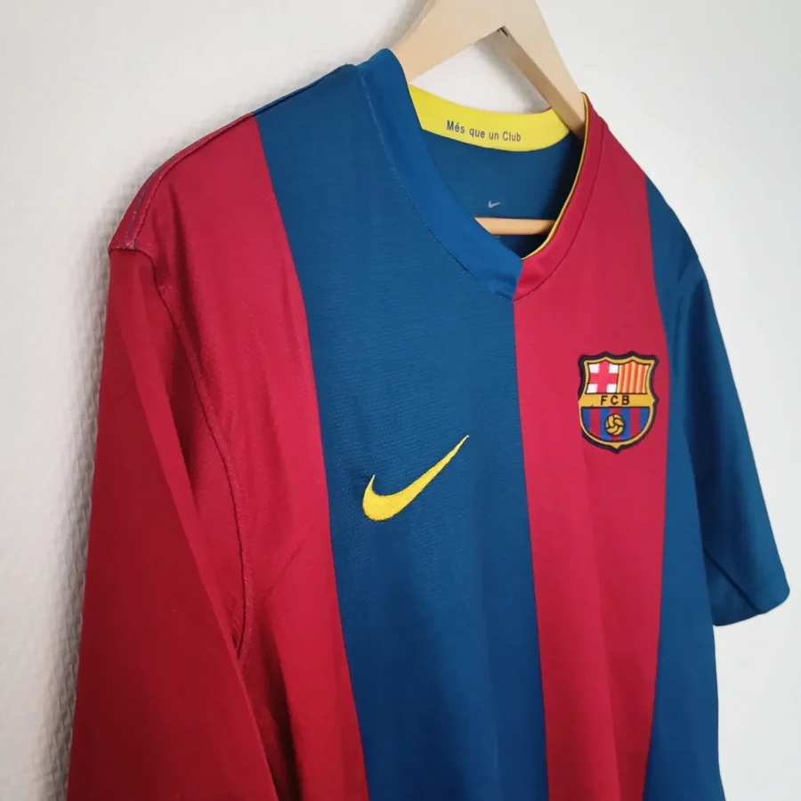 Authentic FC Barcelona 2006/2007 Home Shirt - Ronaldinho #10